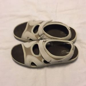 Women’s Easy Spirit shoes